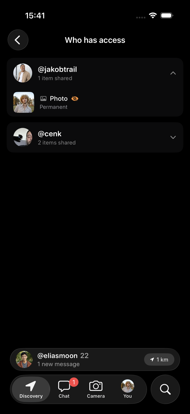 Abbs dark-mode photo access screen with shared-photo controls